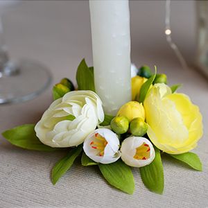 Венок для свечи САДОВЫЕ ЛЮТИКИ, бело-жёлтый, 12 см