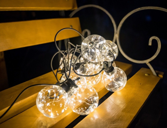 Гирлянда из лампочек BULBS BALLS, 10 тёплых белых LED-огней, 2.7+3 м, чёрный провод, уличная