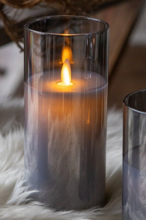 Восковая светодиодная свеча в стакане ТАНЦУЮЩЕЕ ПЛАМЯ, тёплый белый LED-огонь, дымчатая, батарейки, 7.5х17.5 см