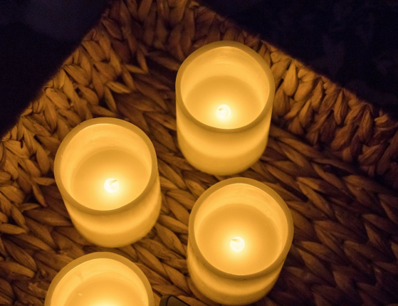 Светодиодные восковые свечи КЛАССИКА, кремовые, тёплые белые LED-огни мерцающие, 7.5х10 см (4 шт.), ПДУ