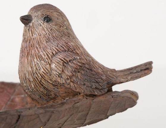 Декоративная поилка для птиц ПТАШКА НА ЛИСТИКЕ, полистоун, коричневая, 25х12 см