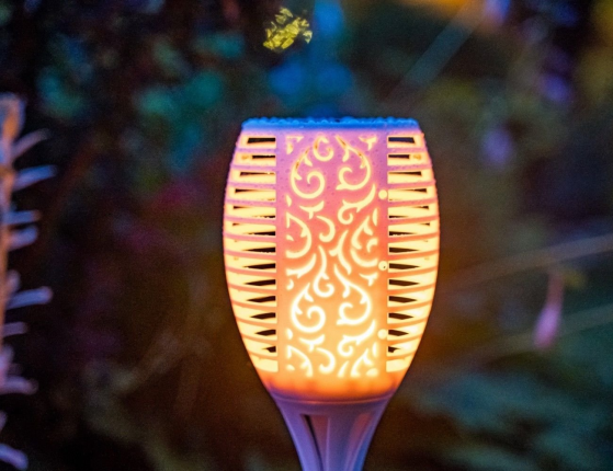 Садовый фонарь на солнечной батарее АЛЕГРИА, белый, с эффектом живого пламени, 72 LED-огня, 12x62.5 см