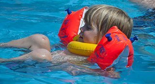 Поддерживайте оптимальную температуру бассейна для детей